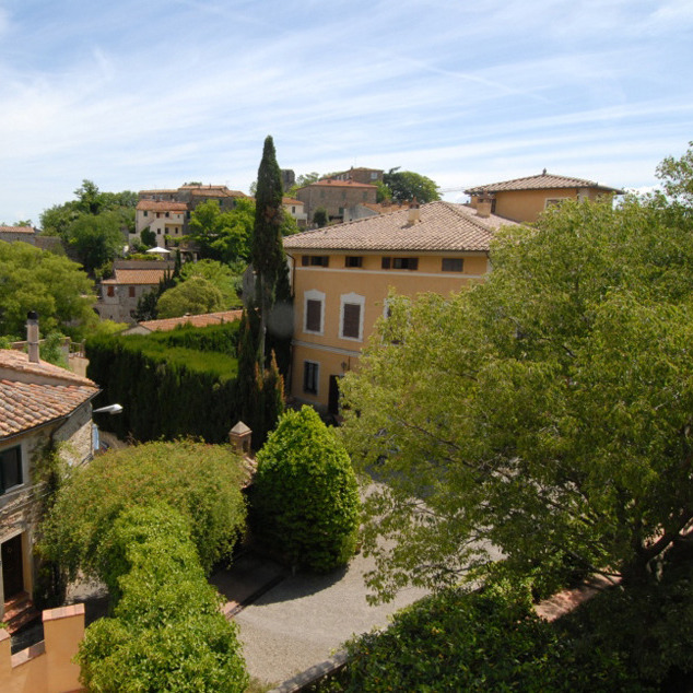 Appartamenti in  villa,  piscina & parco