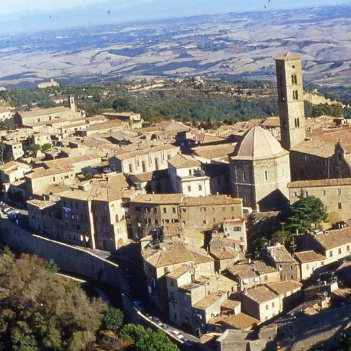 Vespa tour from San Gimignano to Volterra