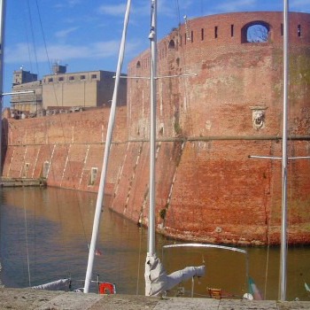 Visitare Livorno in battello lungo i canali