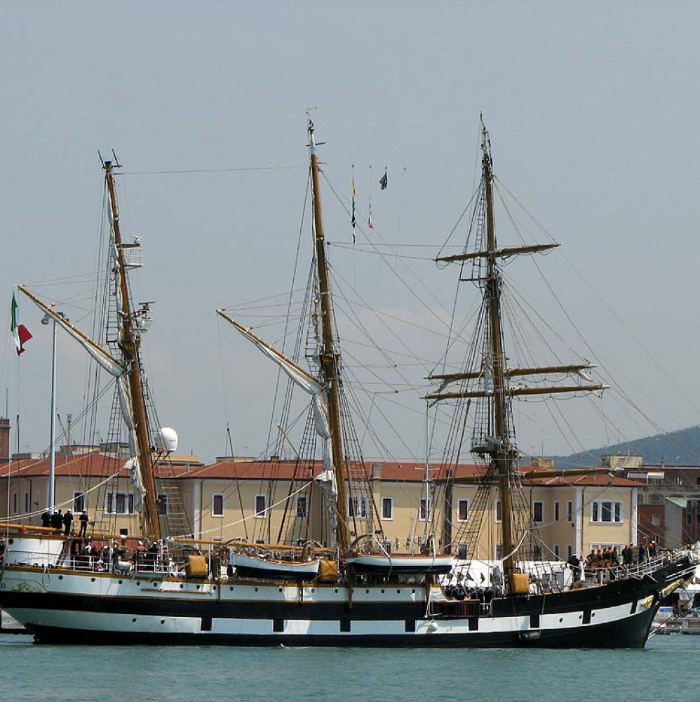 Visit Livorno by boat along the canals