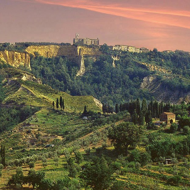 Rooms and food in the Siena countryside