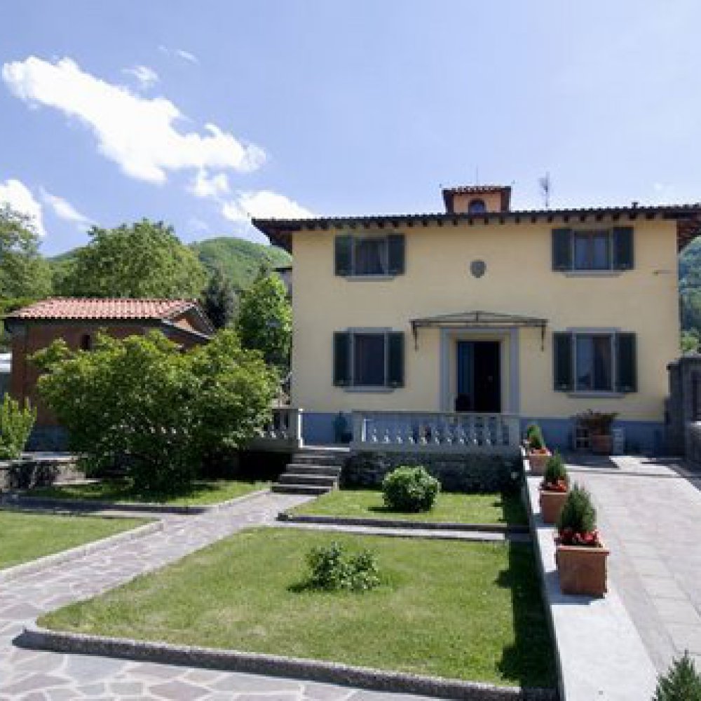 Villa in Mugello with mountain panorama