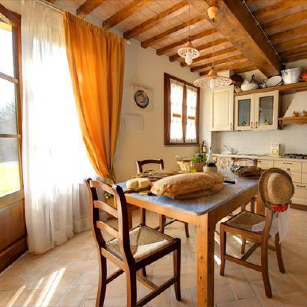 Comfortable farmhouse and pool near Certaldo