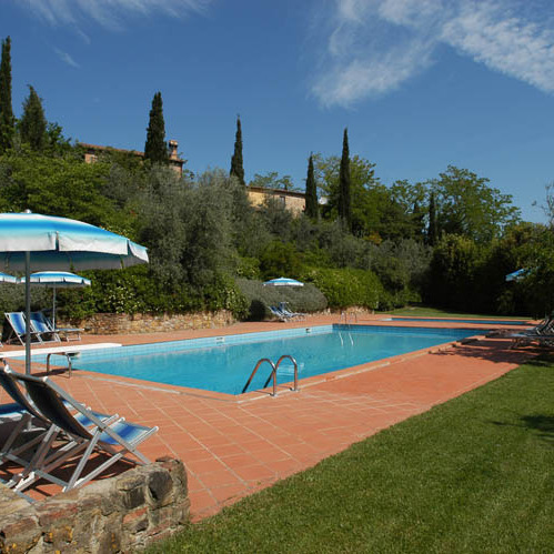 Grandi appartamenti & piscina, tennis, orto