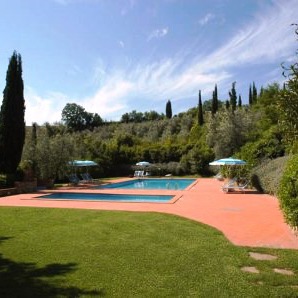 Grandi appartamenti & piscina, tennis, orto