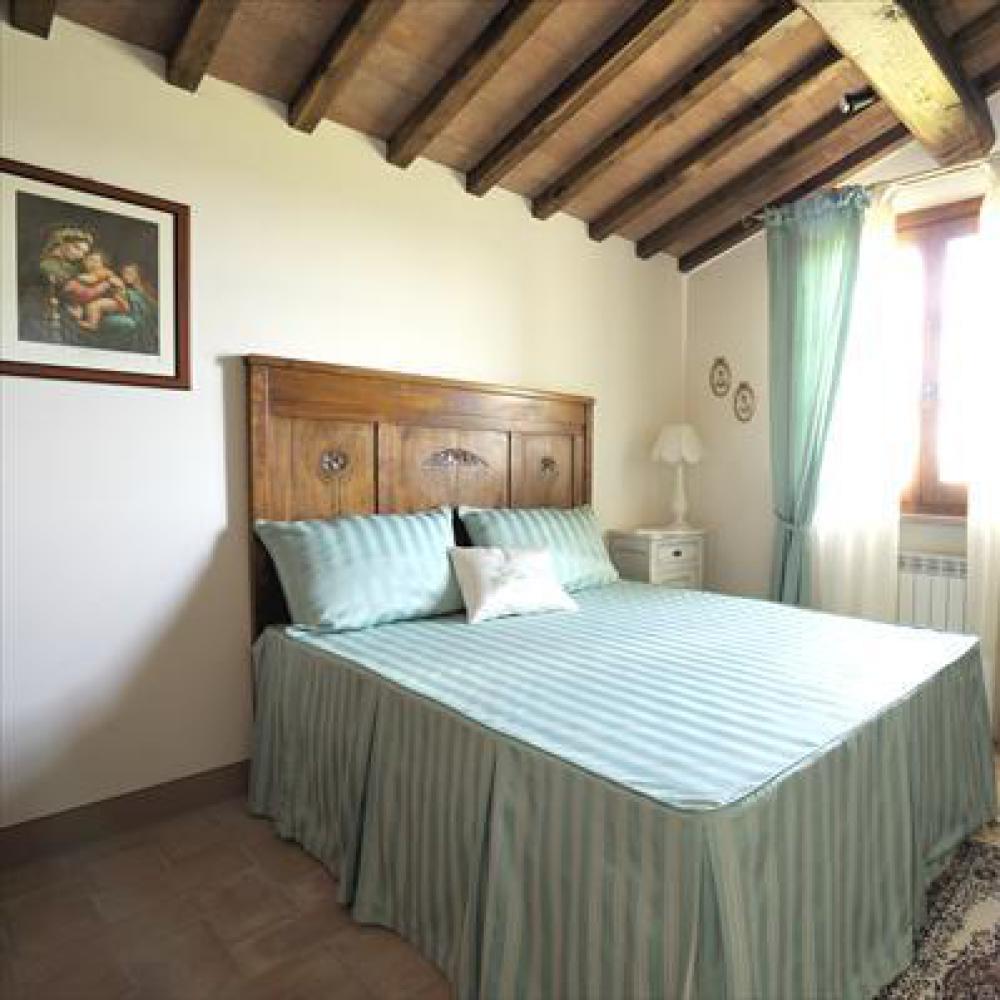 Comfortable farmhouse and pool near Certaldo