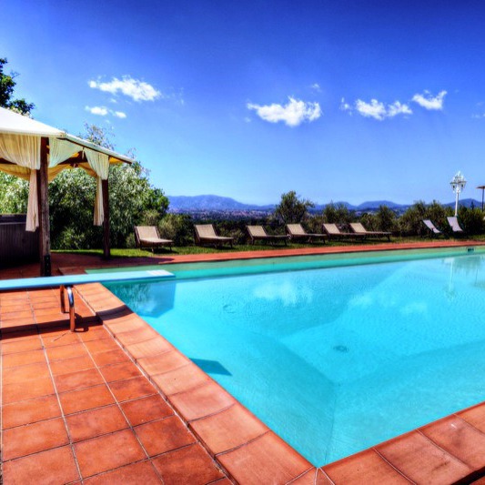 Villa with pool around Lucca