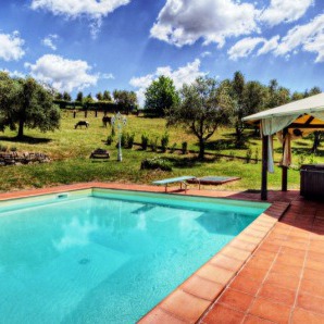 Villa with pool around Lucca