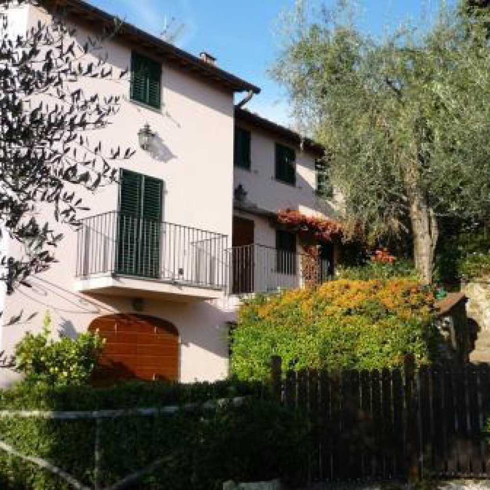 Villa with swimmingpool near Lucca
