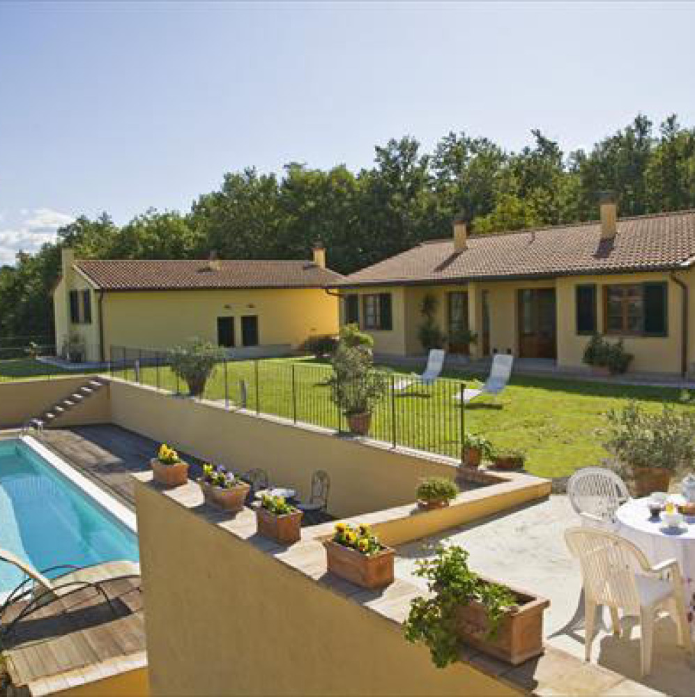 Comfortable farmhouse and pool near Certaldo