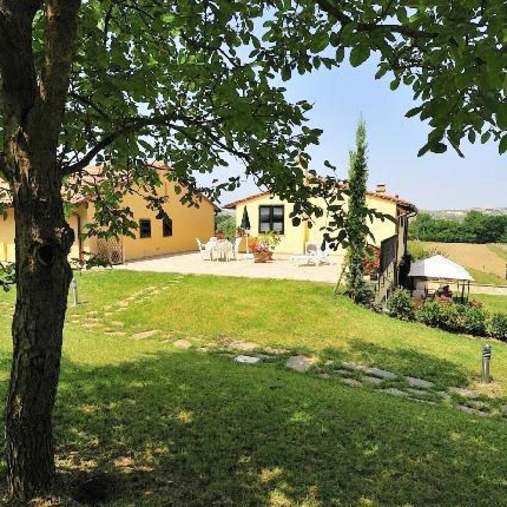 Comfortable farmhouse and pool near Certaldo