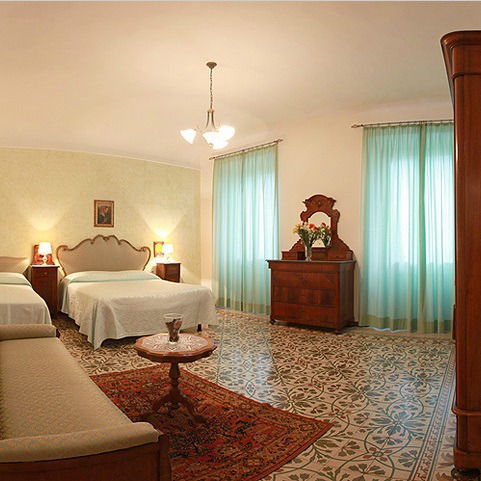 Apartment in Florence in an Historical Square