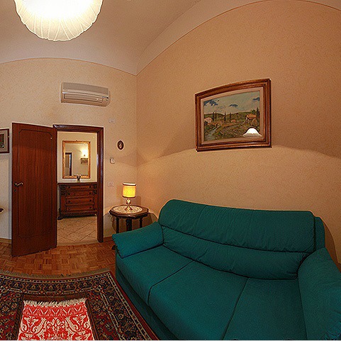 Apartment in Florence in an Historical Square