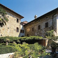 Elegante castello con piscina vicino Firenze