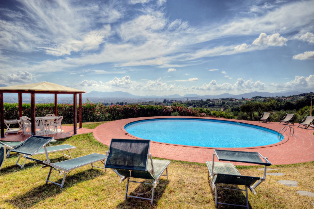 Villa with pool & whirlpol around Lucca