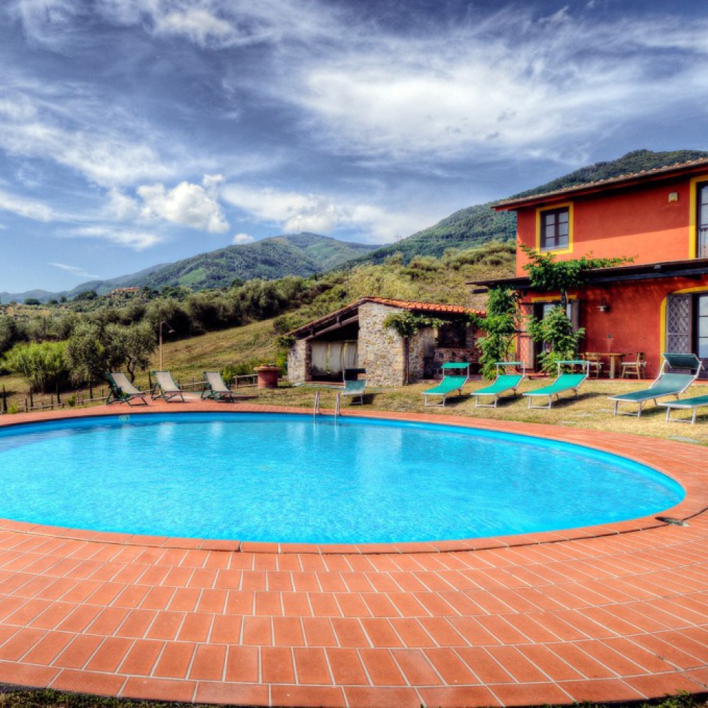 Villa with pool & whirlpol around Lucca