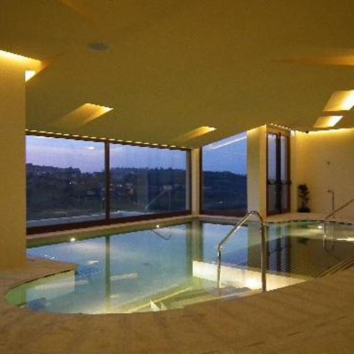Farmhouse with natural spa, horses and food