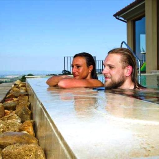 Farmhouse with natural spa, horses and food