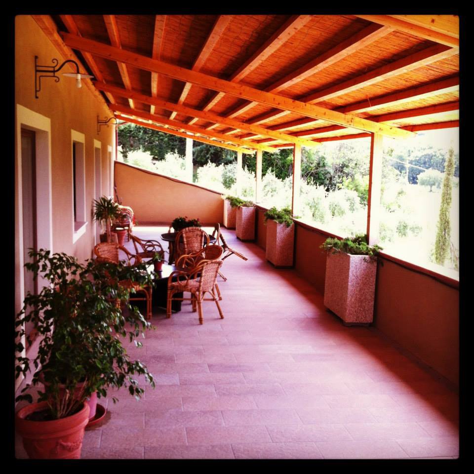 Farmhouse with natural spa, horses and food
