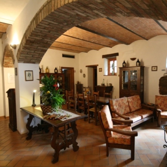 Farmhouse with natural spa, horses and food