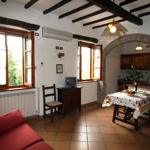 Farmhouse with natural spa, horses and food