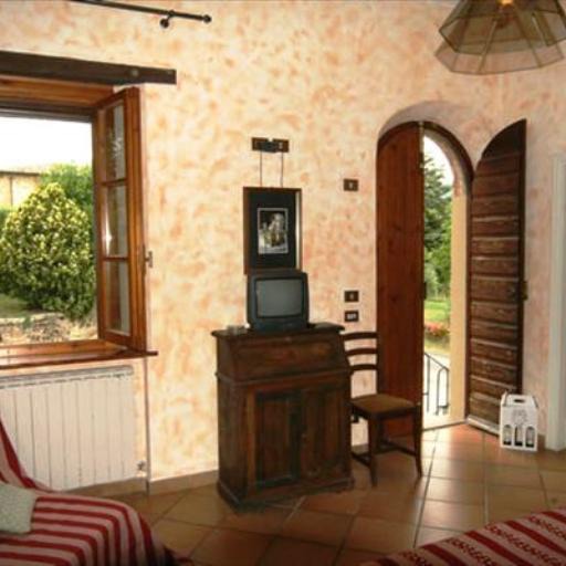 Farmhouse with natural spa, horses and food