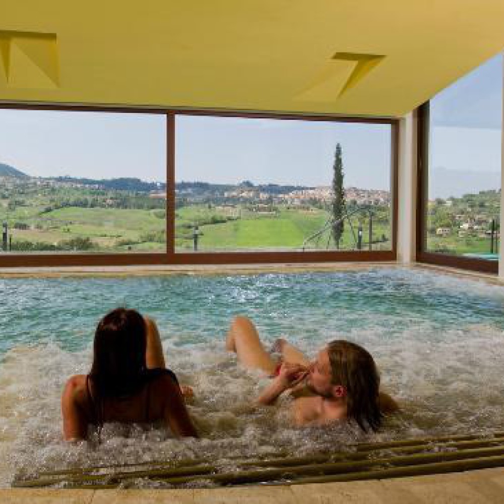 Farmhouse with natural spa, horses and food