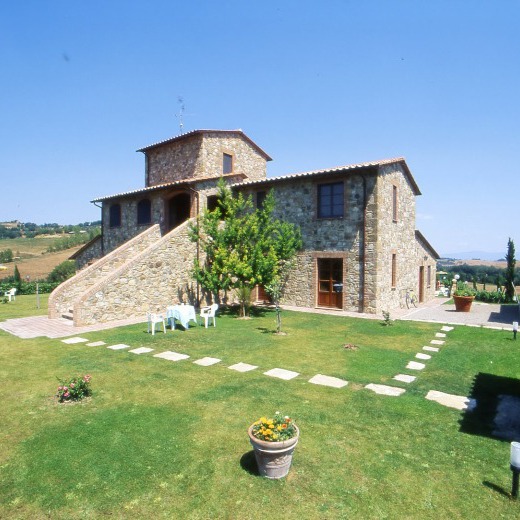 Farmhouse with natural spa, horses and food