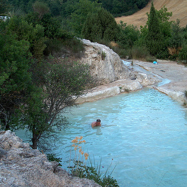 Farmhouse with natural spa, horses and food