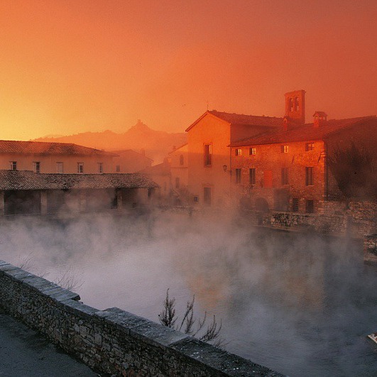 Agriturismo con terme, cavalli e gastronomia