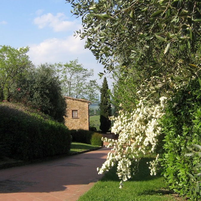 Grandi appartamenti & piscina, tennis, orto