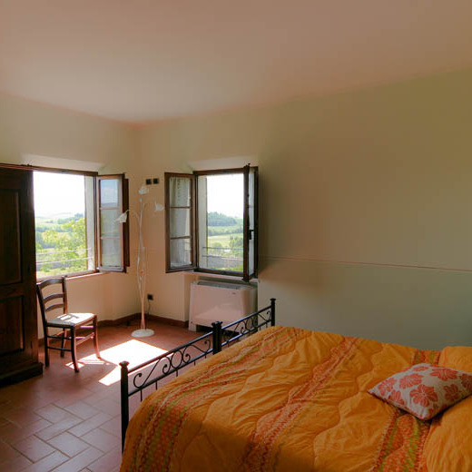 Villa with apartments in Siena countryside