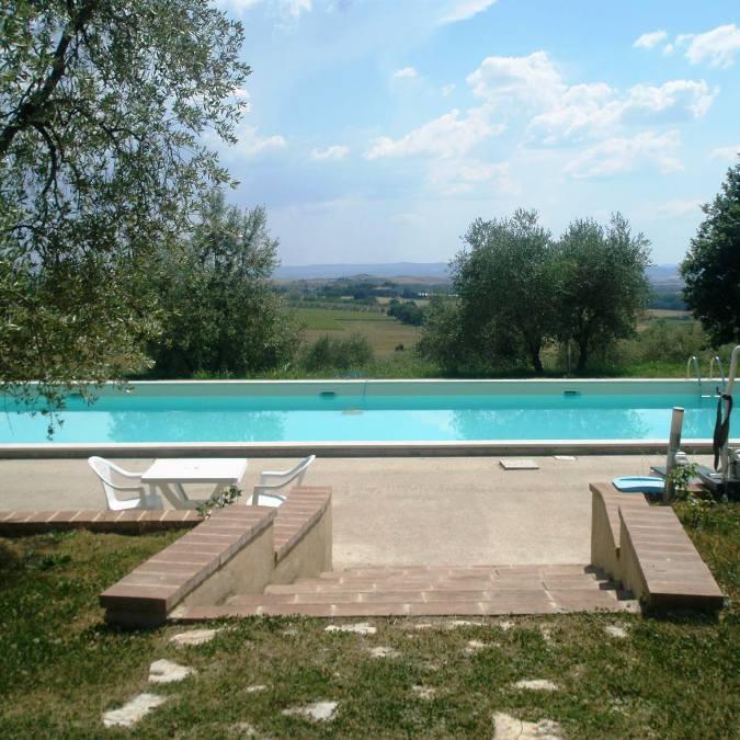 Villa with apartments in Siena countryside