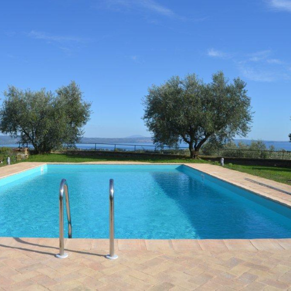 Villa con piscina coperta sul Lago di Bolsena