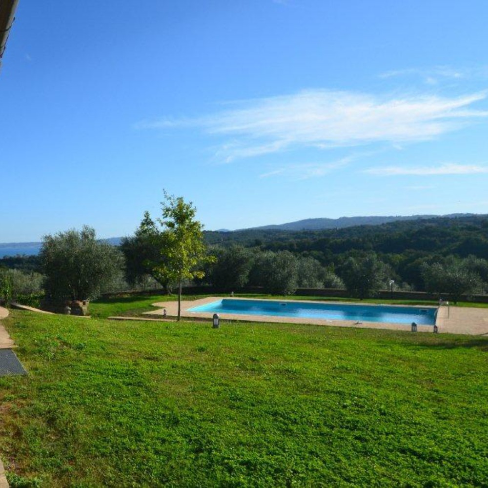 Villa con piscina coperta sul Lago di Bolsena