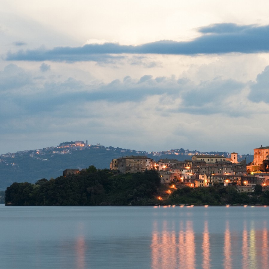 Villa con piscina coperta sul Lago di Bolsena