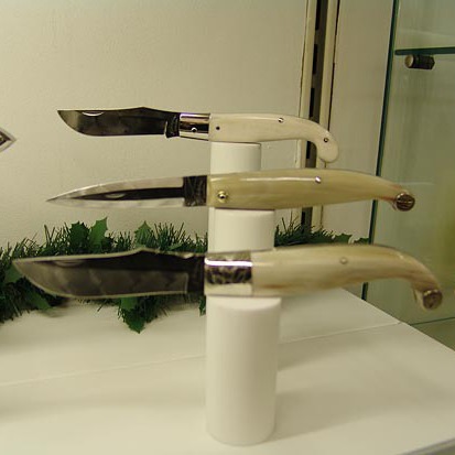 Discover the art of making knives and blades