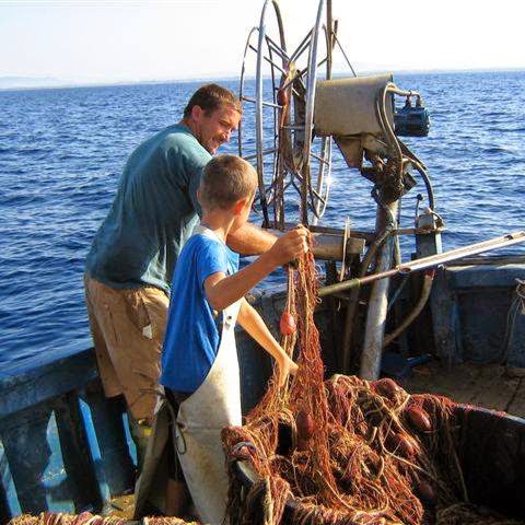 Pesca d'altura in barca a vela a Livorno