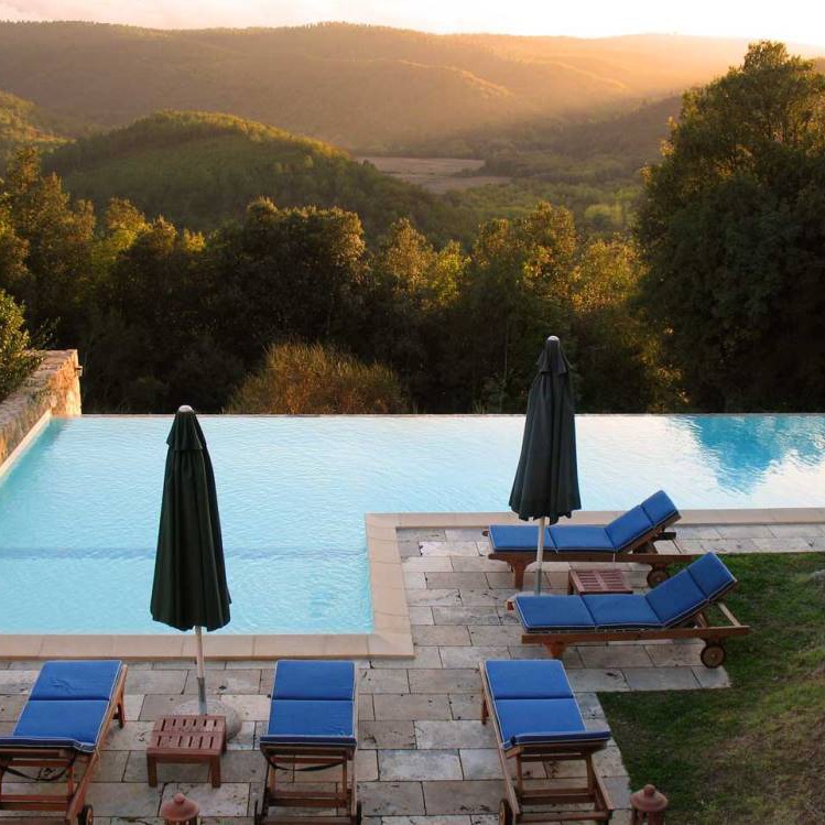 Renovated villa in the tuscan countryside