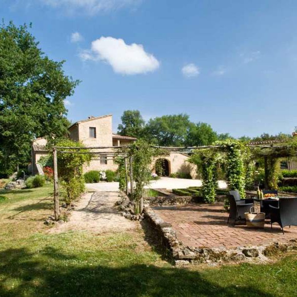 Renovated villa in the tuscan countryside