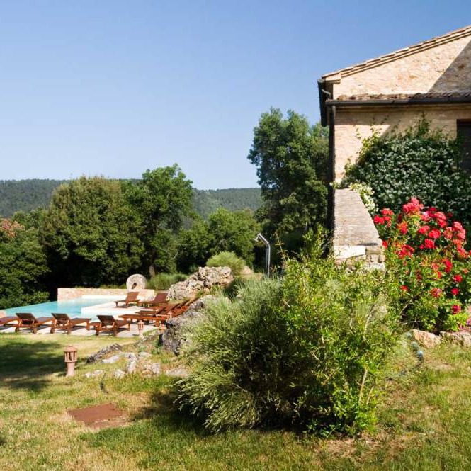 Renovated villa in the tuscan countryside