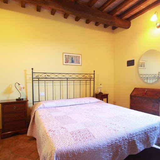 Rooms and food in the Siena countryside
