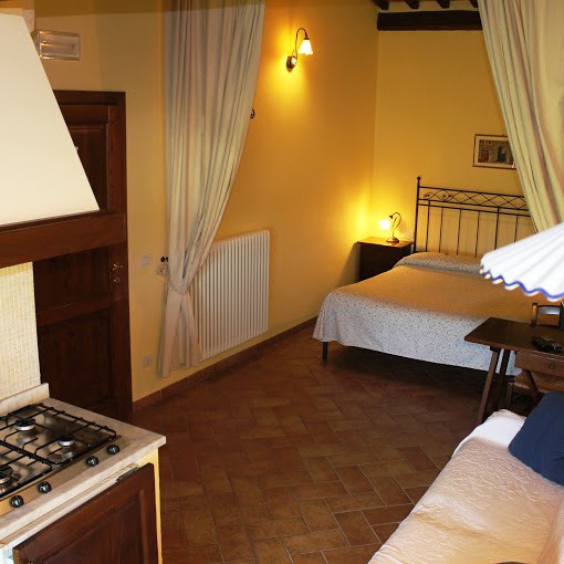 Rooms and food in the Siena countryside