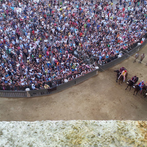 Il Palio visto dal'alto e in esclusiva