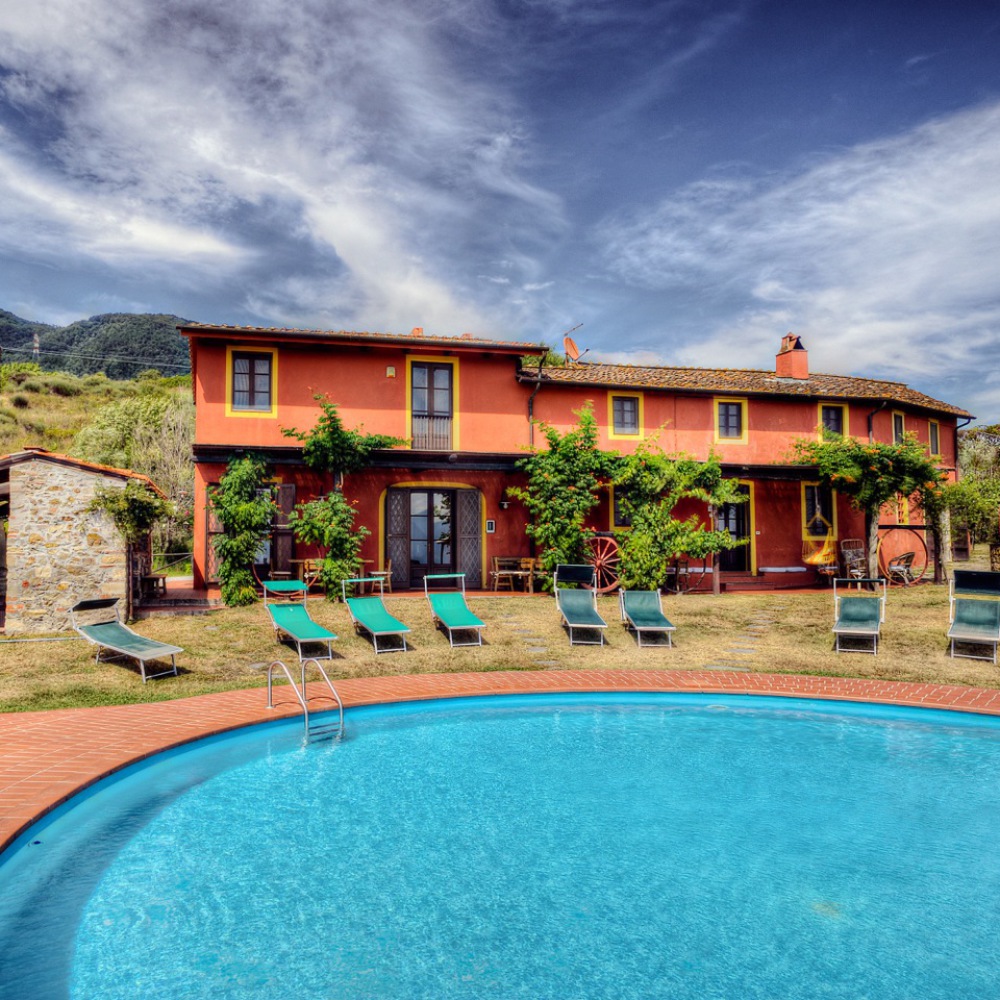 Villa with pool & whirlpol around Lucca