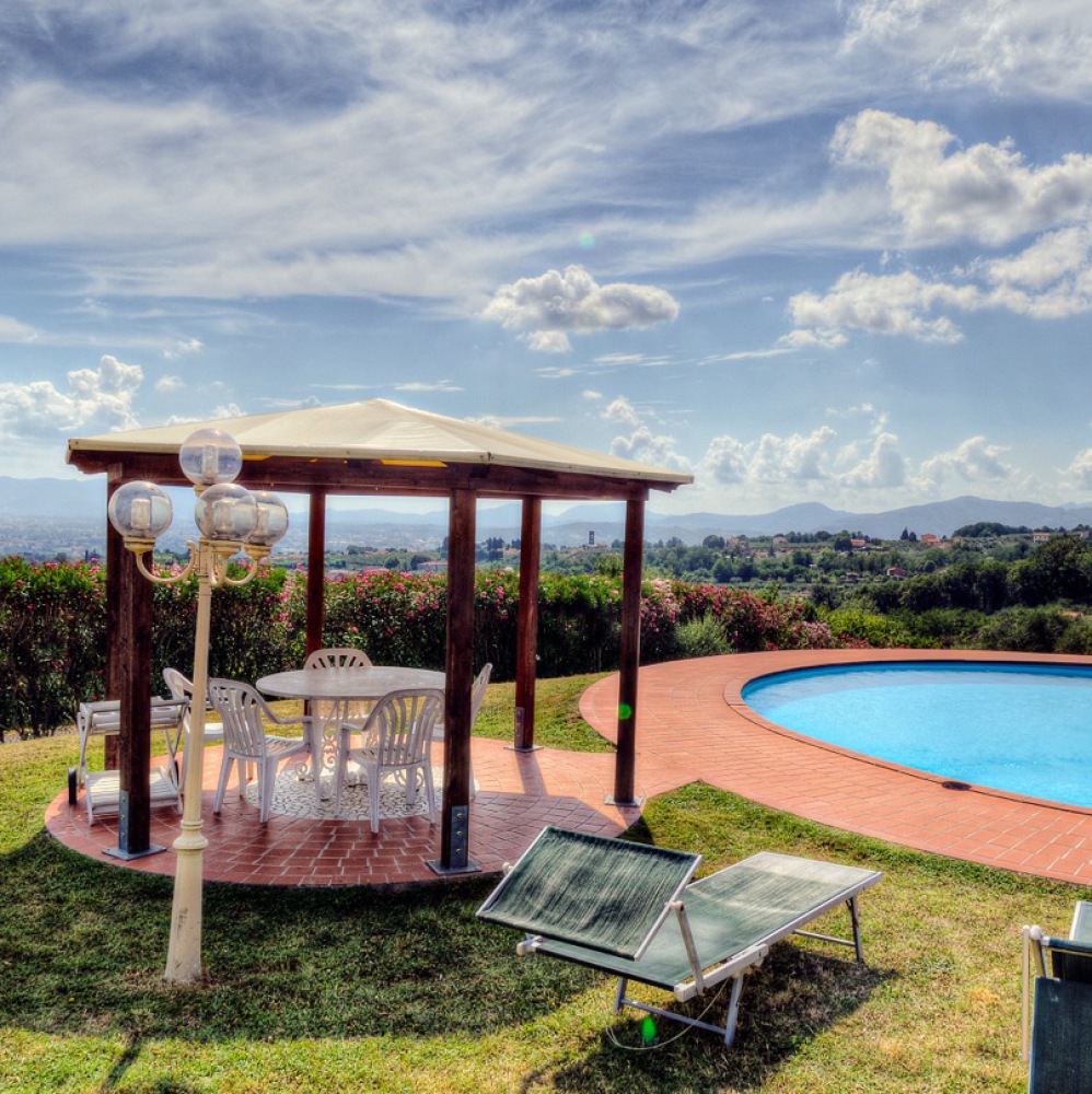 Villa with pool & whirlpol around Lucca